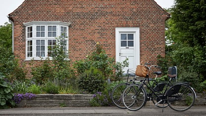 Facade at et rødt murstens parcelhus